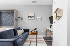 Studio Apt in the Center of Downtown by Cozysuites